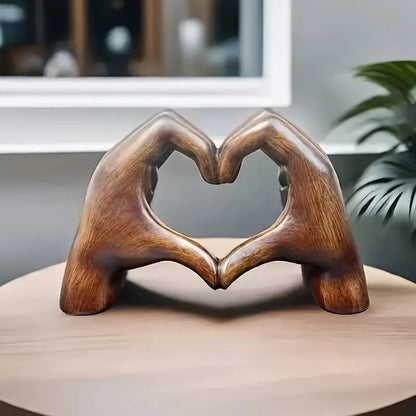 Escultura Decorativa de Madera – Manos en Forma de Corazón